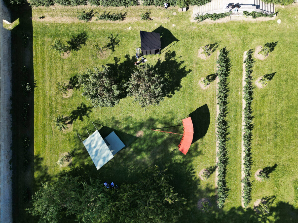 jardin vue de haut surement pris en photo par un drone.